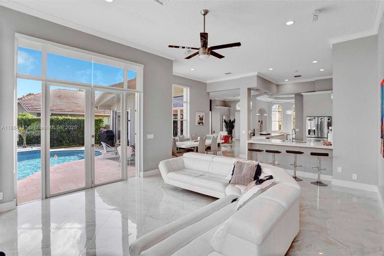 Small Image of 3772 OAK RIDGE CIR, Weston Number 32
