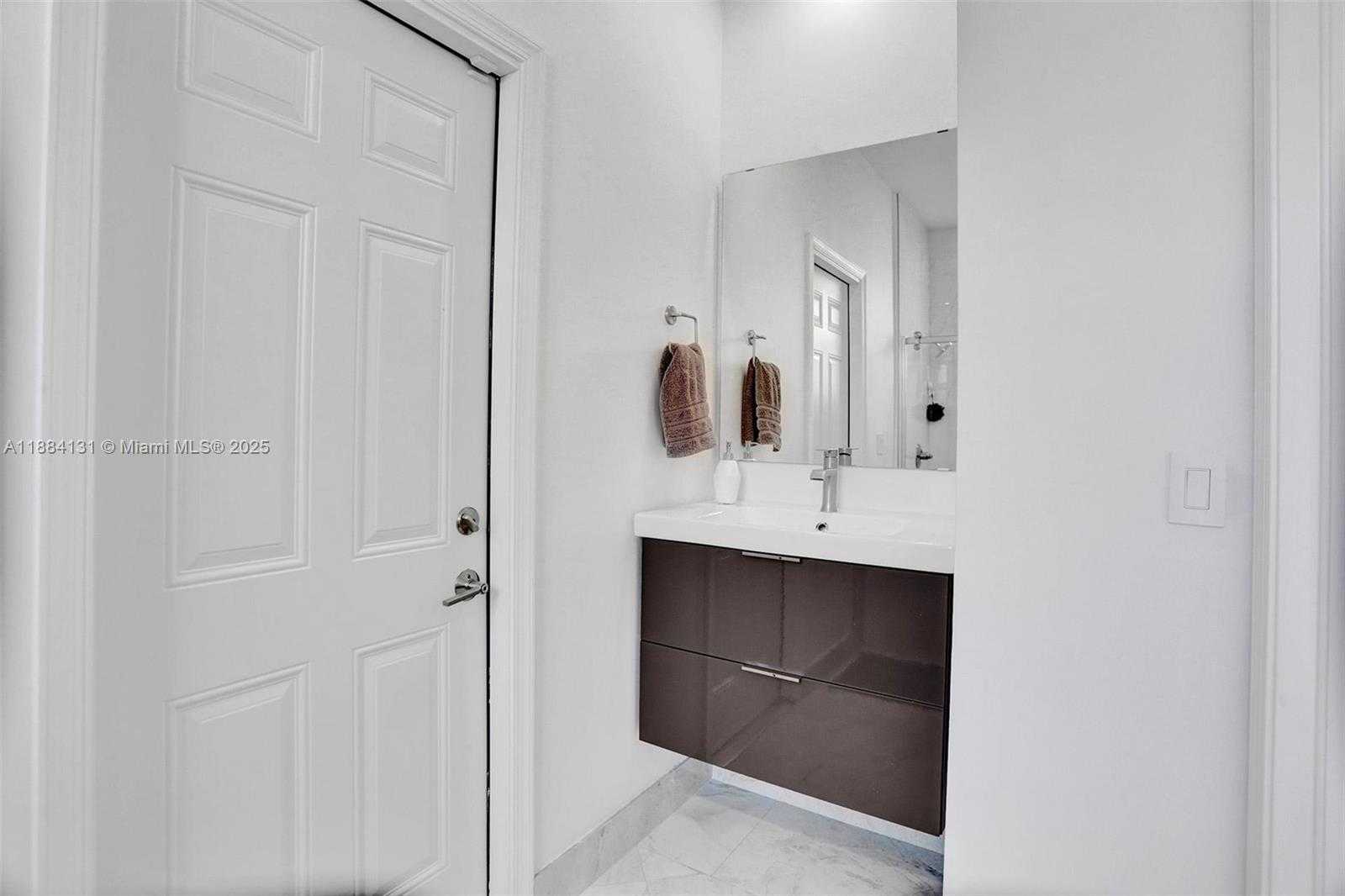 Small Image of 3772 OAK RIDGE CIR, Weston Number 41