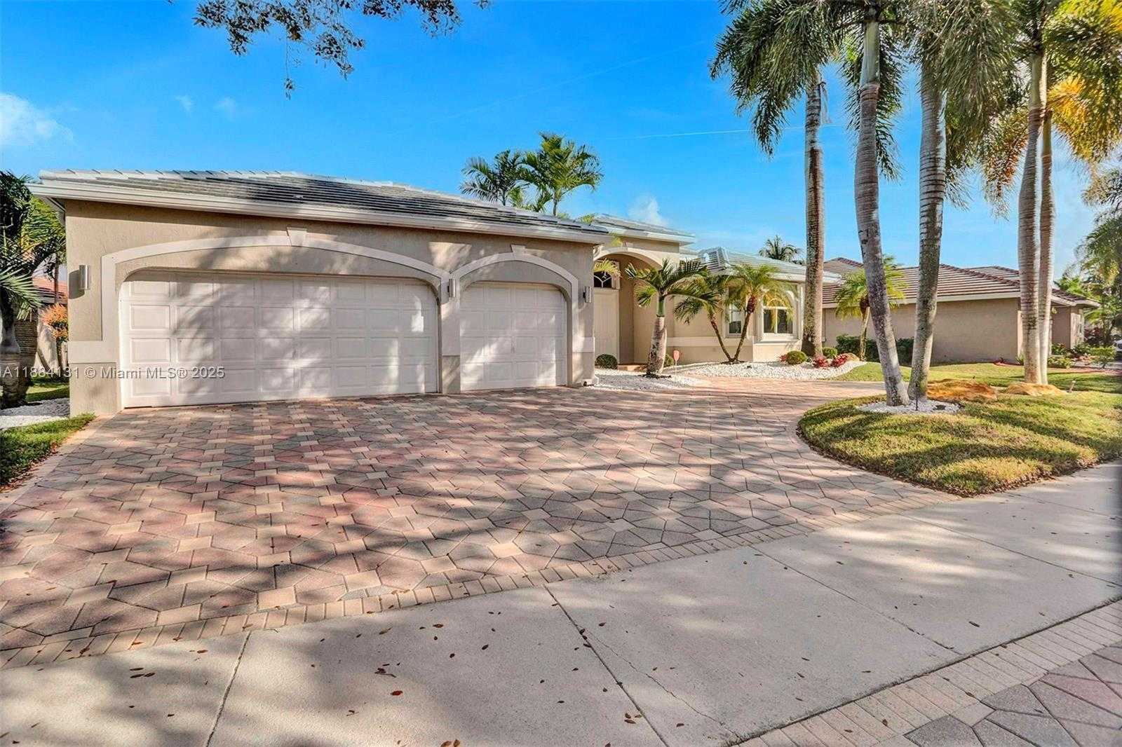 Small Image of 3772 OAK RIDGE CIR, Weston Number 47