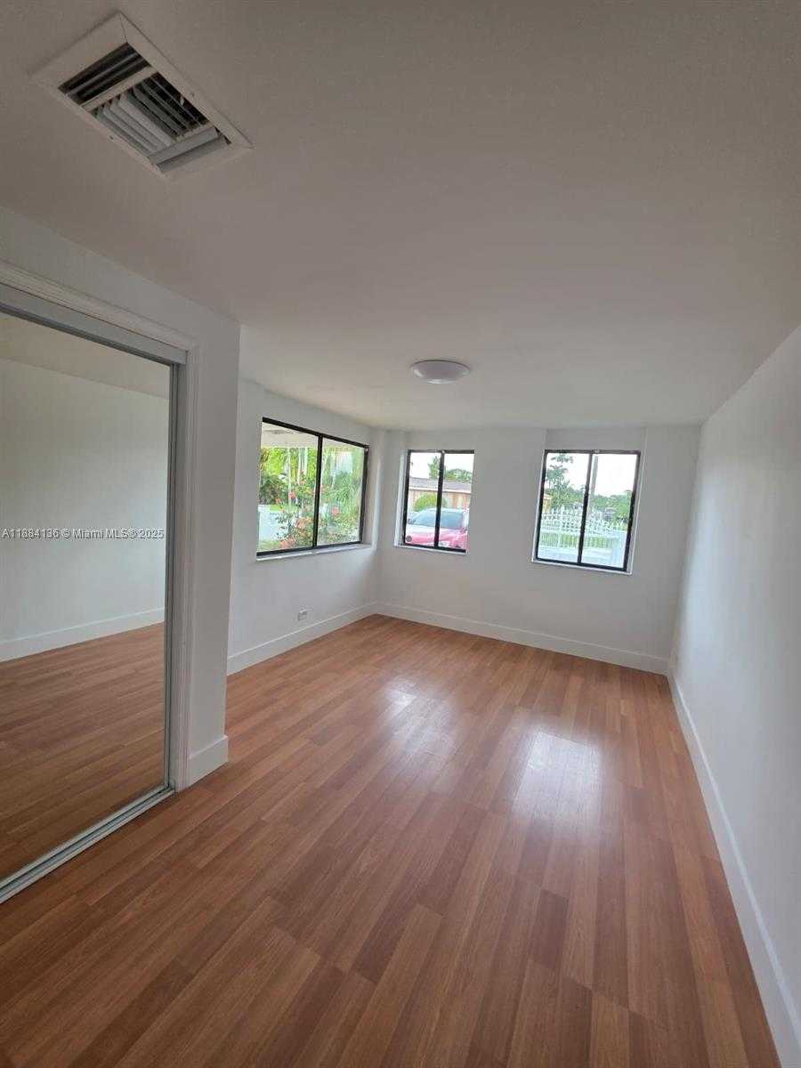 Small Image of 566 WEST 41ST PL, Hialeah Number 5