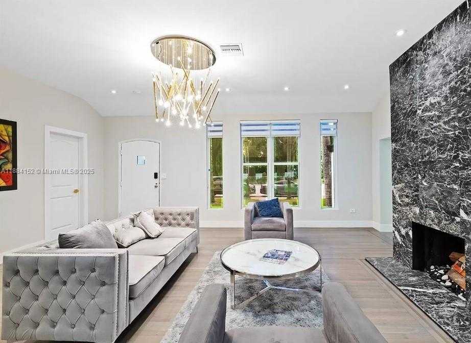 Small Image of 117 NORTH EAST 95TH ST, Miami Shores Number 4