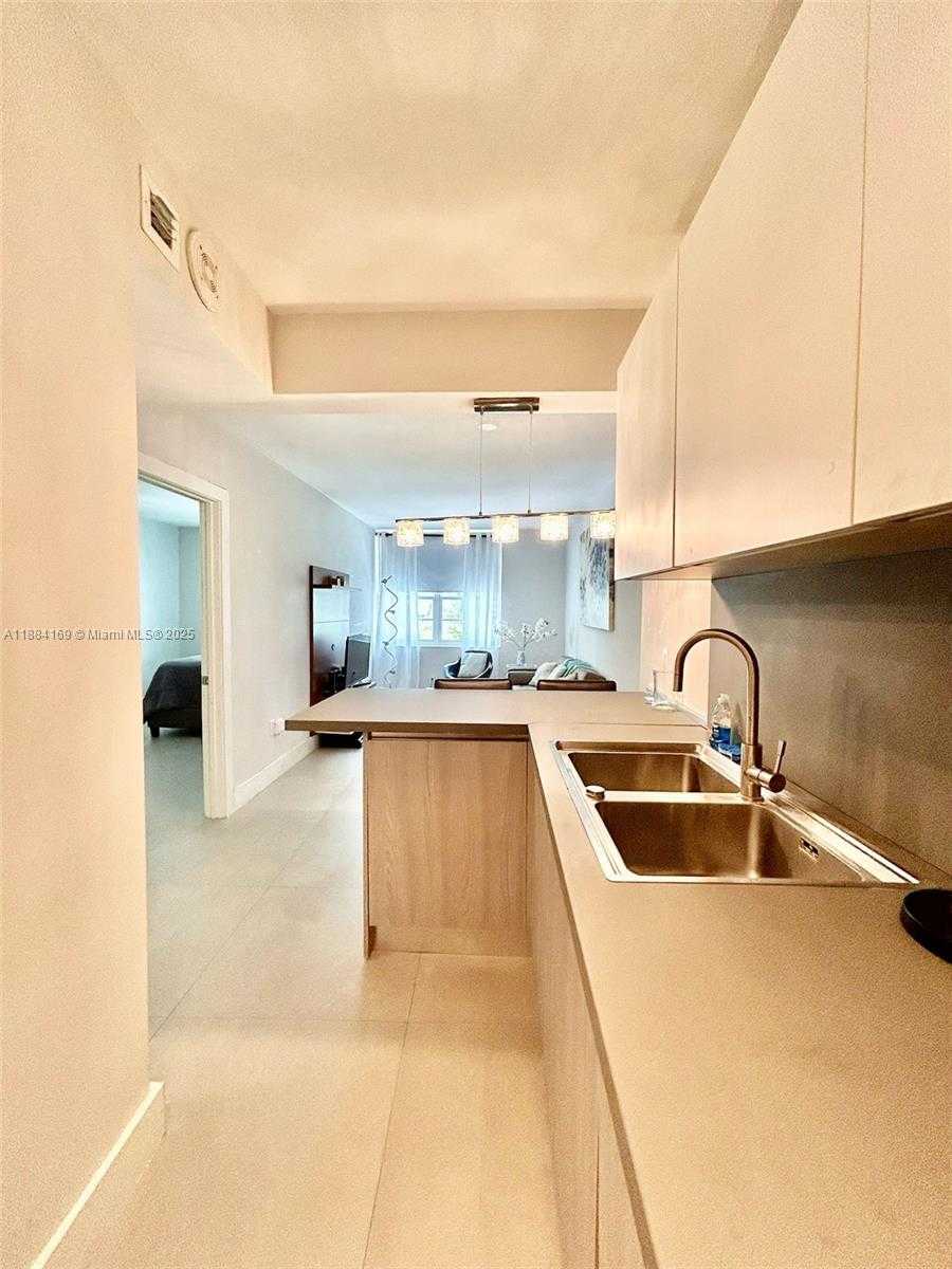 Small Image of 100 LINCOLN RD #426, Miami Beach Number 4