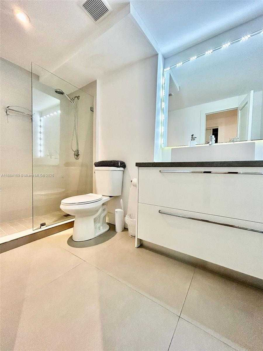 Small Image of 100 LINCOLN RD #426, Miami Beach Number 8