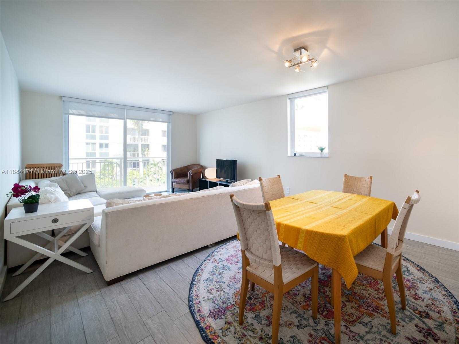 Small Image of 1665 BAY RD #421, Miami Beach Number 3