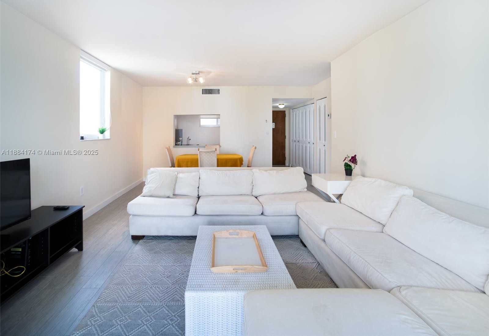 Small Image of 1665 BAY RD #421, Miami Beach Number 4