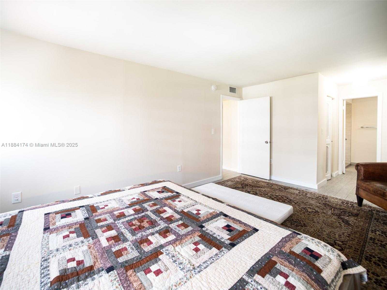 Small Image of 1665 BAY RD #421, Miami Beach Number 5