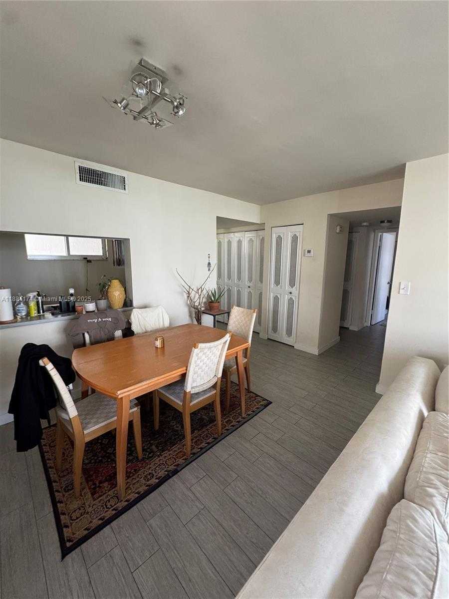 Small Image of 1665 BAY RD #421, Miami Beach Number 9