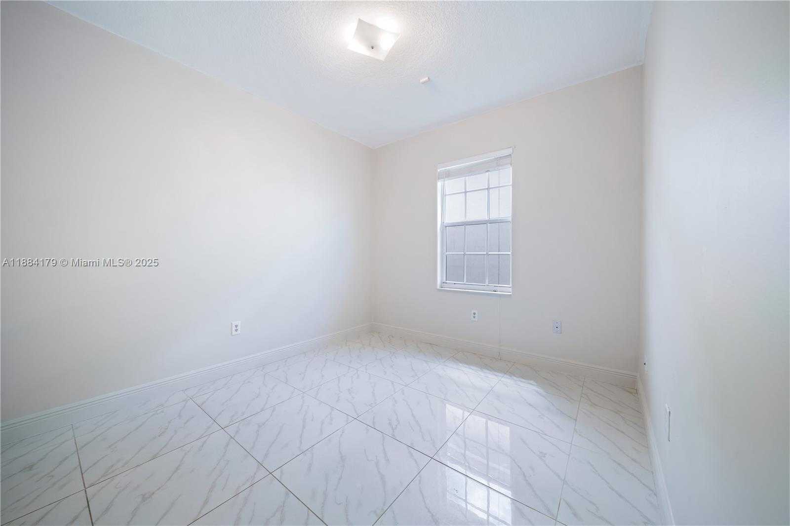 Small Image of 14105 SOUTH WEST 168TH LN, Miami Number 10