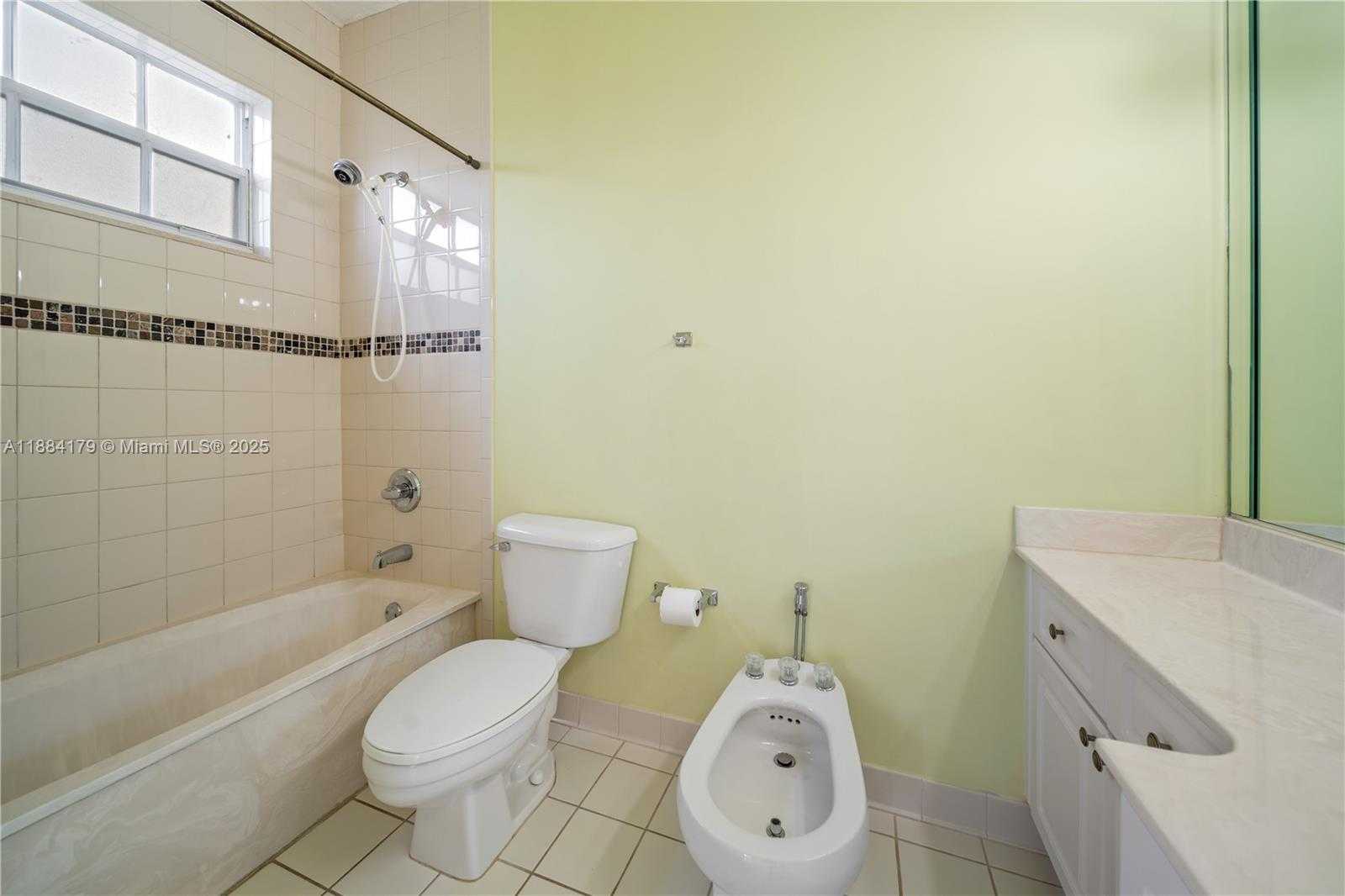 Small Image of 14105 SOUTH WEST 168TH LN, Miami Number 12