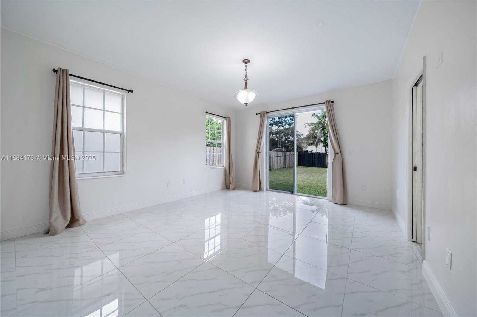 Small Image of 14105 SOUTH WEST 168TH LN, Miami Number 6