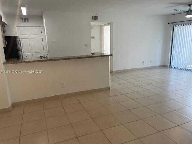 Small Image of 560 S PARK RD #16-7, Hollywood Number 4