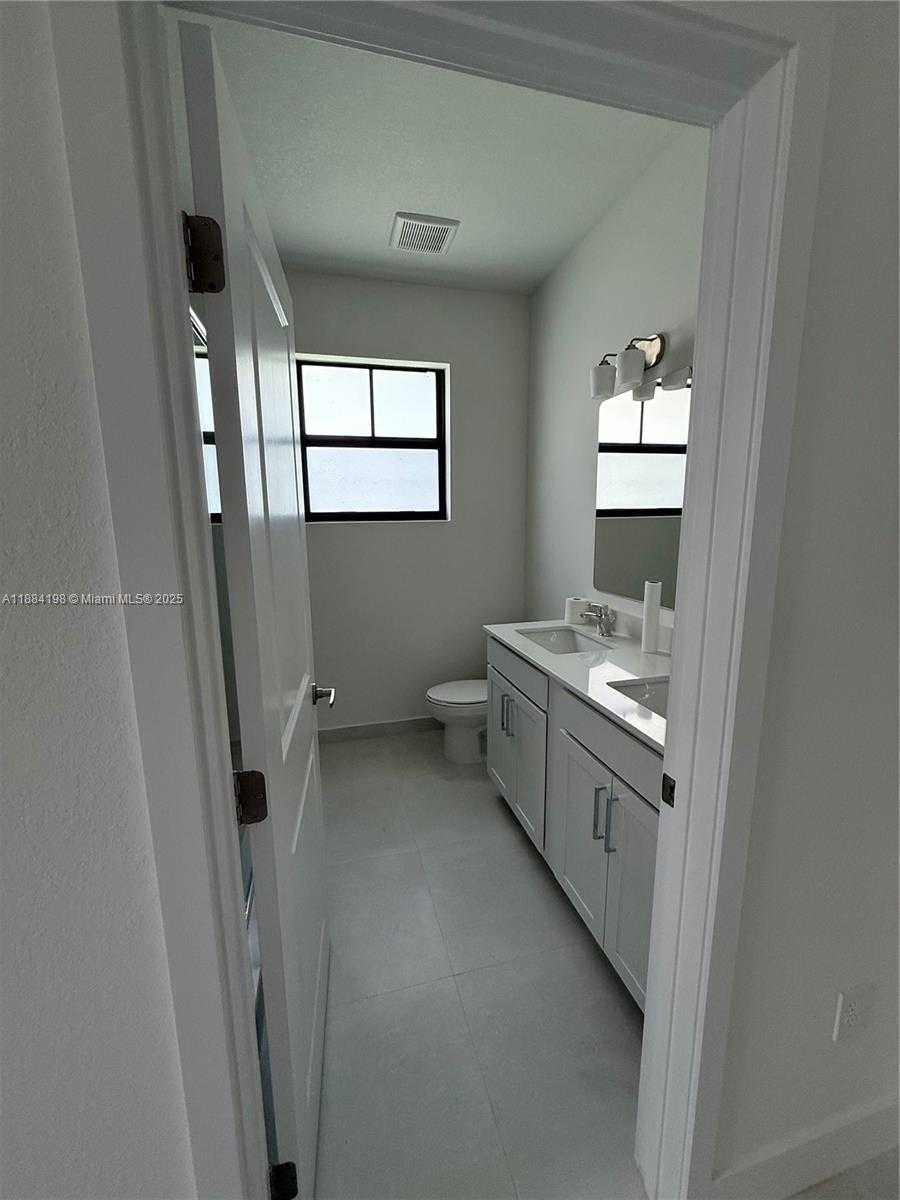 Small Image of 32208 SOUTH WEST 194TH CT, Homestead Number 14