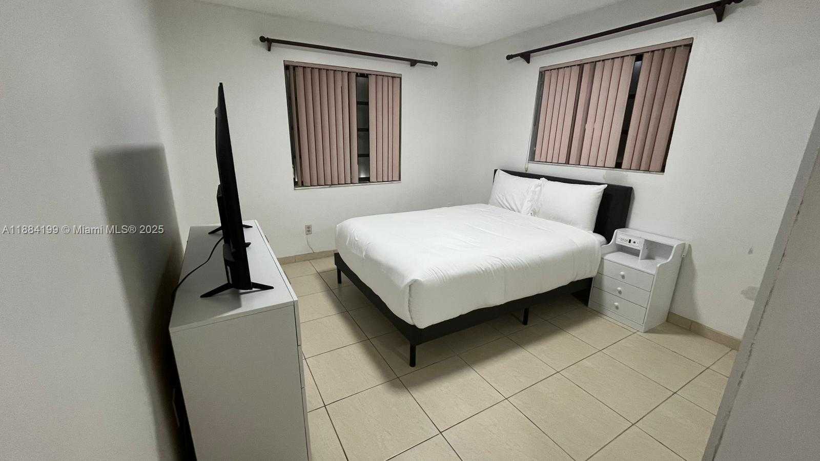 Small Image of 1435 SOUTH WEST 119TH CT, Miami Number 11