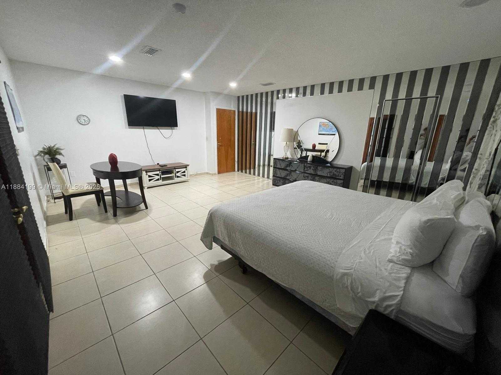 Small Image of 1435 SOUTH WEST 119TH CT, Miami Number 13