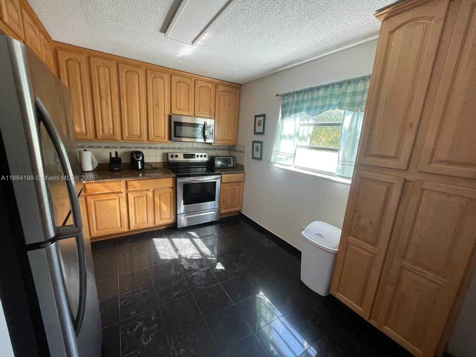 Small Image of 1435 SOUTH WEST 119TH CT, Miami Number 2