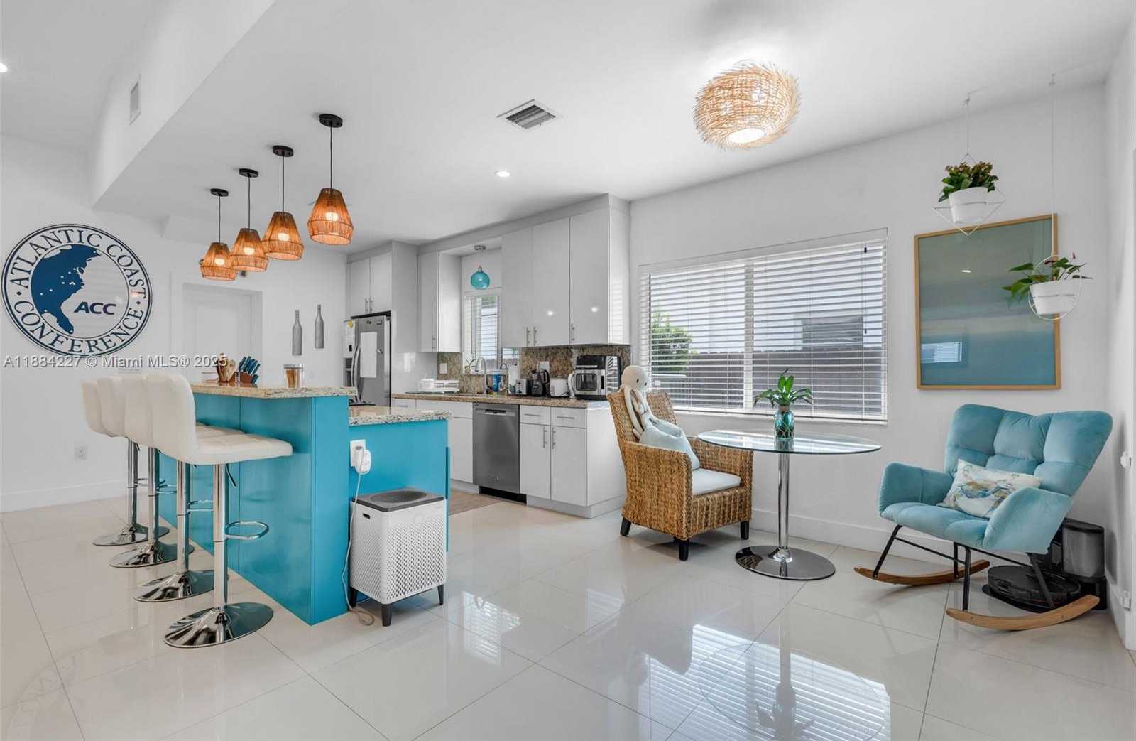 Small Image of 1571 NORMANDY DR, Miami Beach Number 10