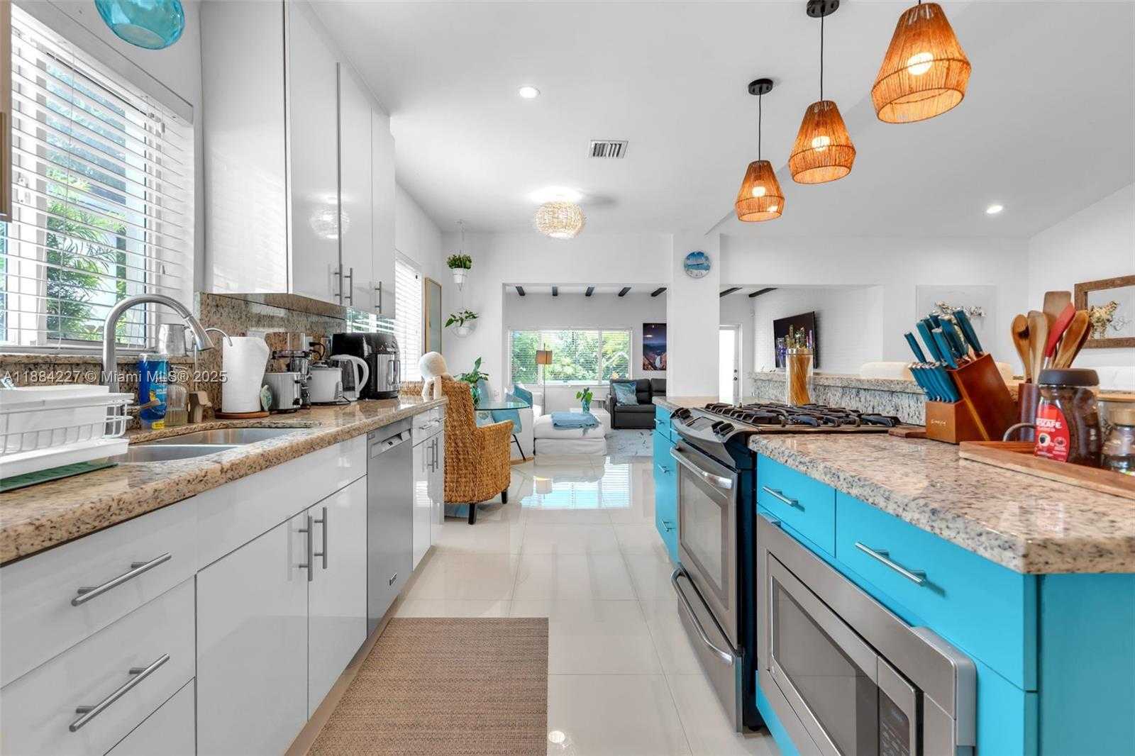 Small Image of 1571 NORMANDY DR, Miami Beach Number 12