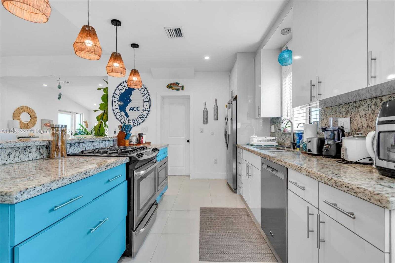 Small Image of 1571 NORMANDY DR, Miami Beach Number 13