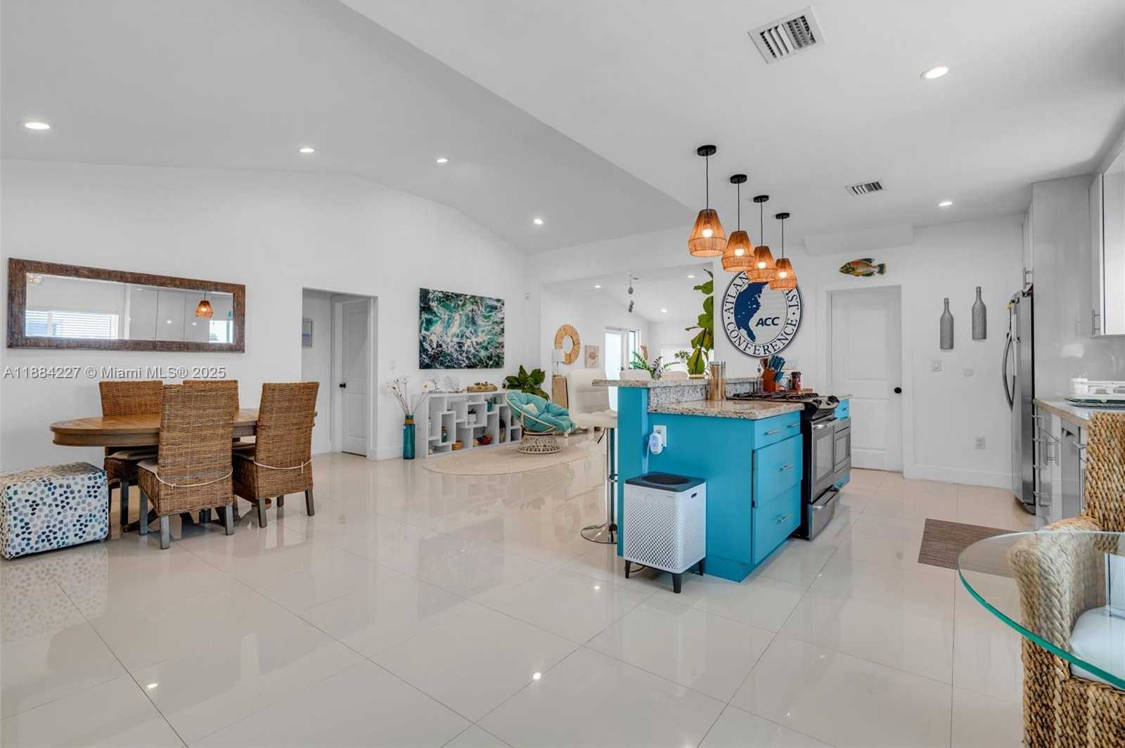 Small Image of 1571 NORMANDY DR, Miami Beach Number 14