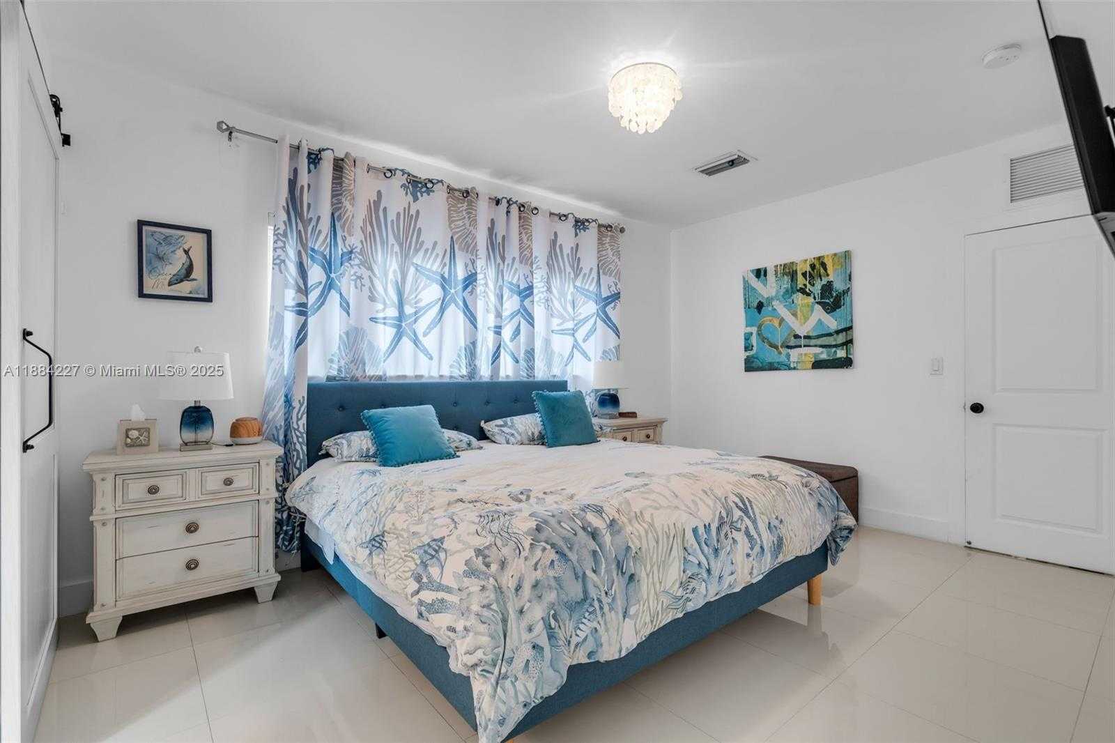 Small Image of 1571 NORMANDY DR, Miami Beach Number 20