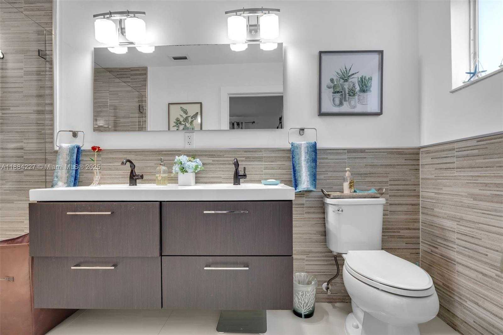 Small Image of 1571 NORMANDY DR, Miami Beach Number 23