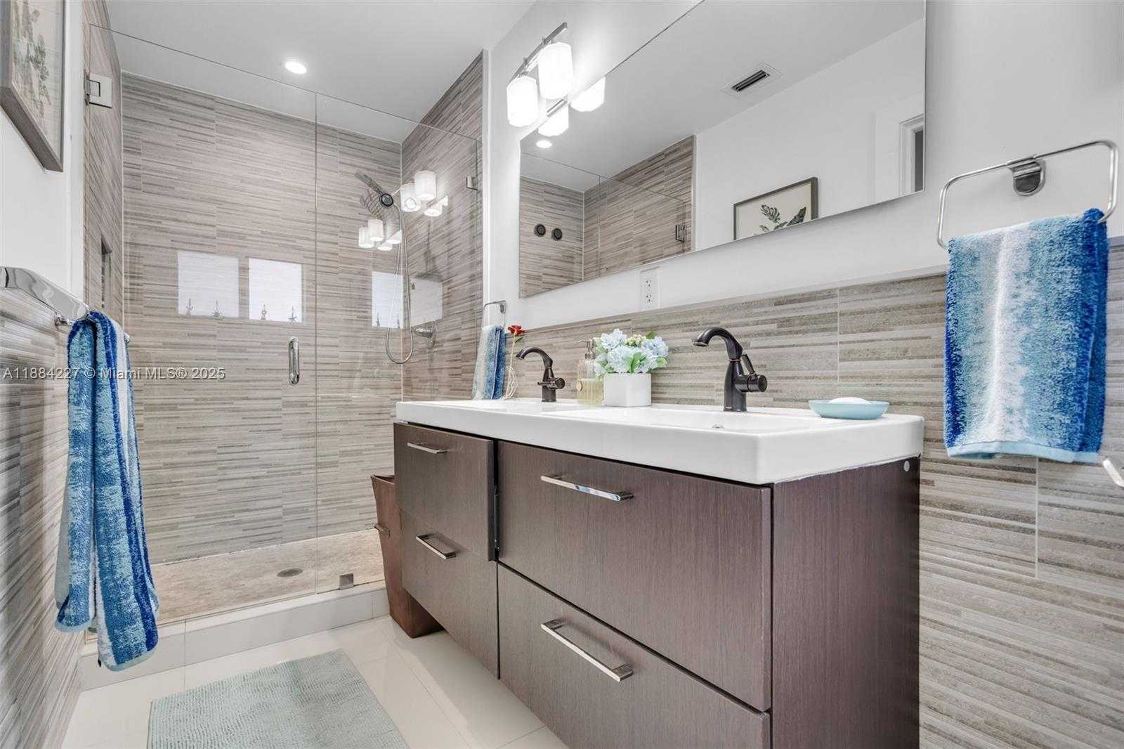 Small Image of 1571 NORMANDY DR, Miami Beach Number 24