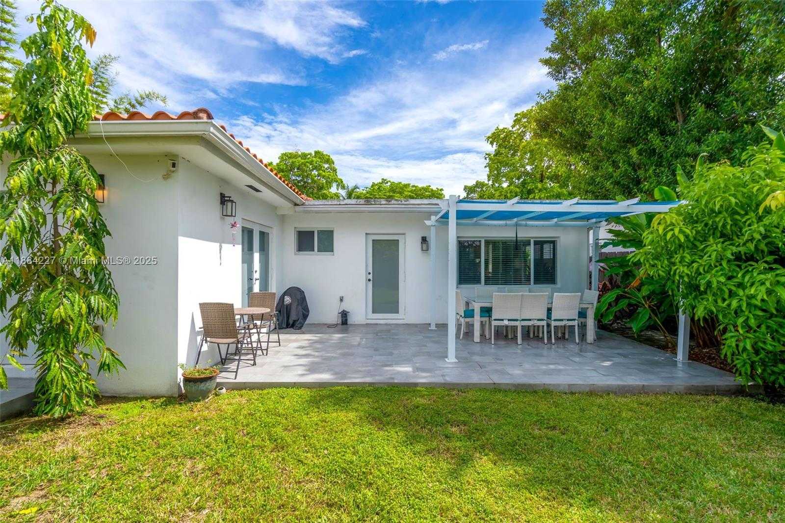 Small Image of 1571 NORMANDY DR, Miami Beach Number 31