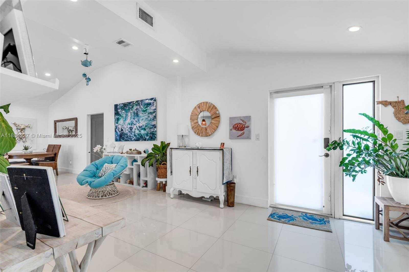 Small Image of 1571 NORMANDY DR, Miami Beach Number 6