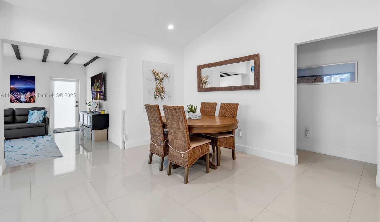 Small Image of 1571 NORMANDY DR, Miami Beach Number 8