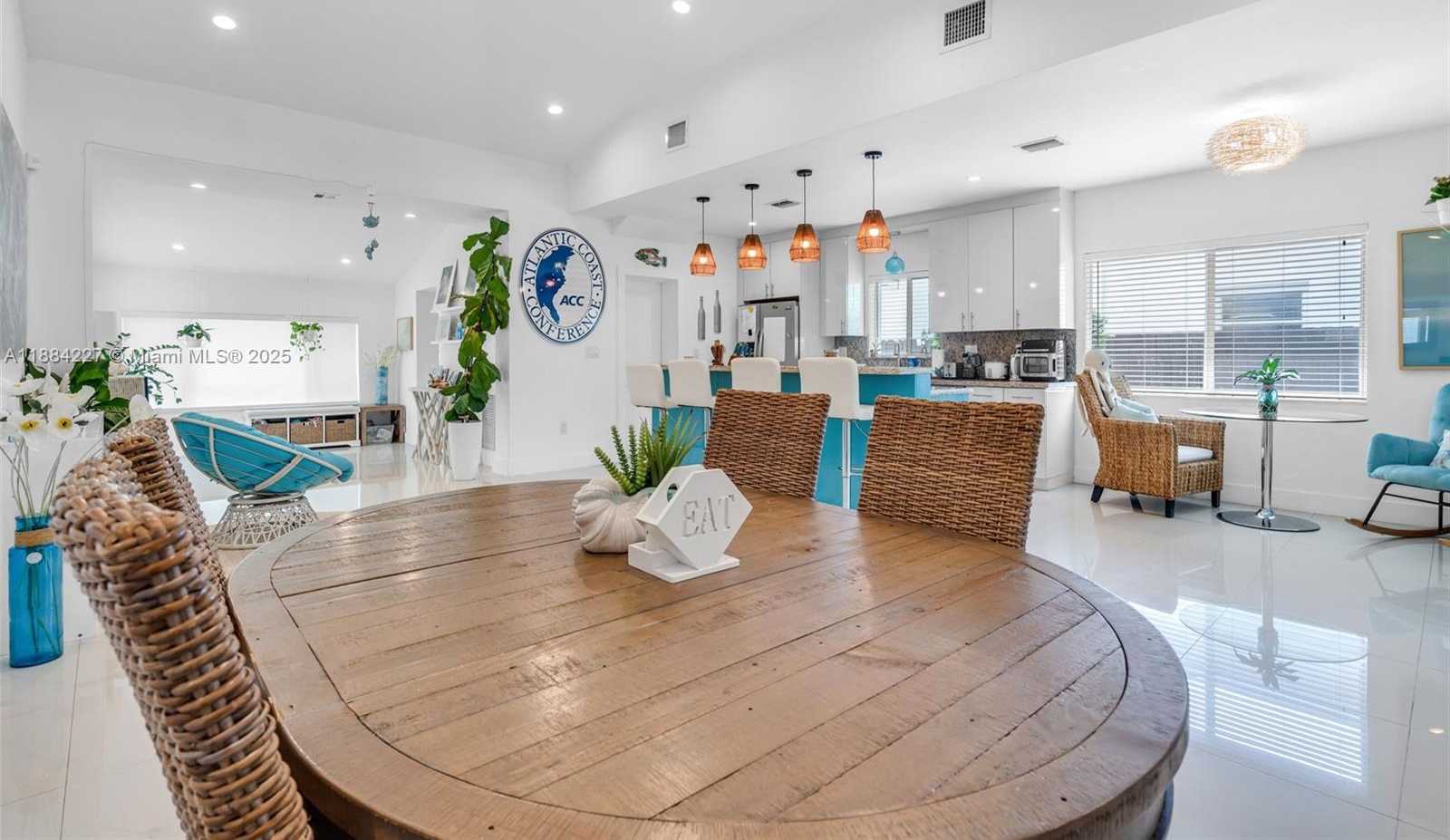 Small Image of 1571 NORMANDY DR, Miami Beach Number 9