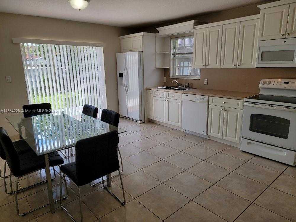Small Image of 150 EAST 6TH ST #152, Hialeah Number 3