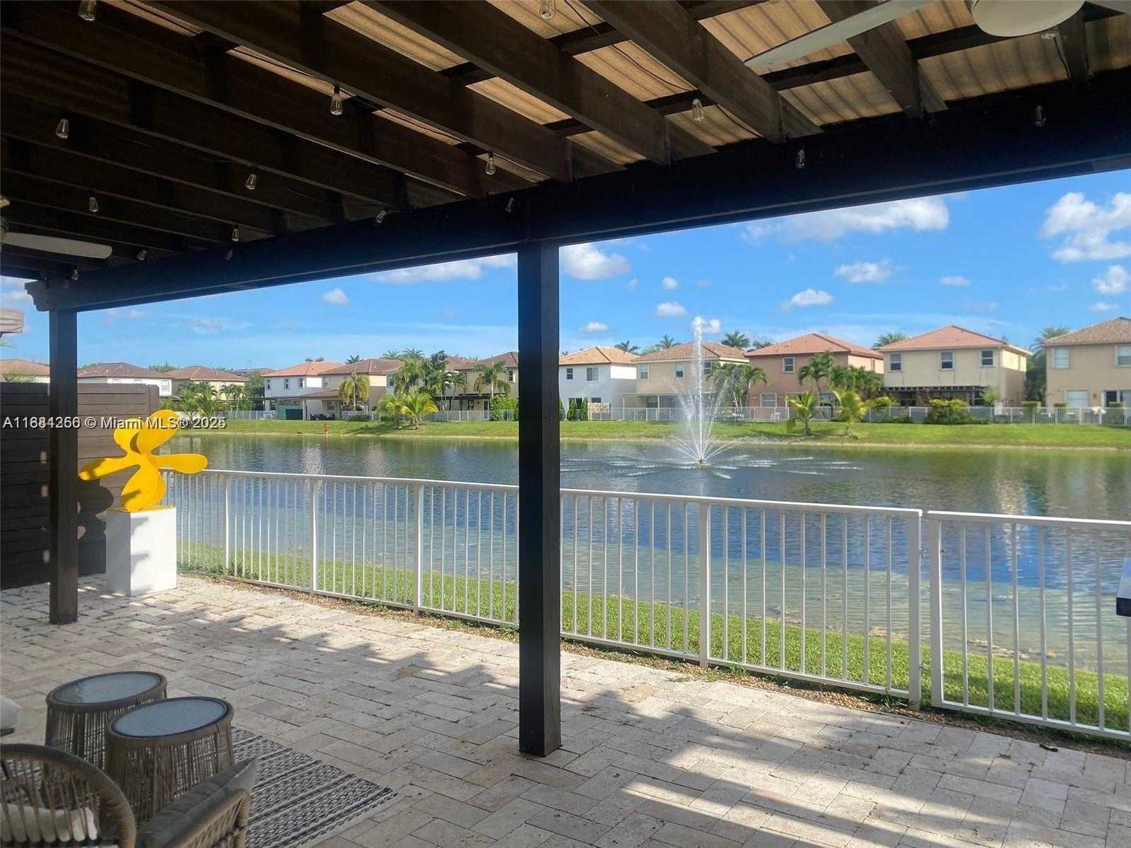 Small Image of Doral Number 23
