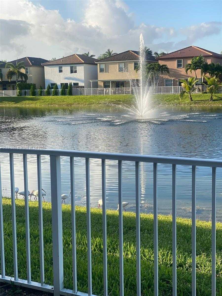 Small Image of Doral Number 24
