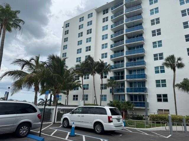 Small Image of 7501 EAST TREASURE DR #6R, North Bay Village Number 2