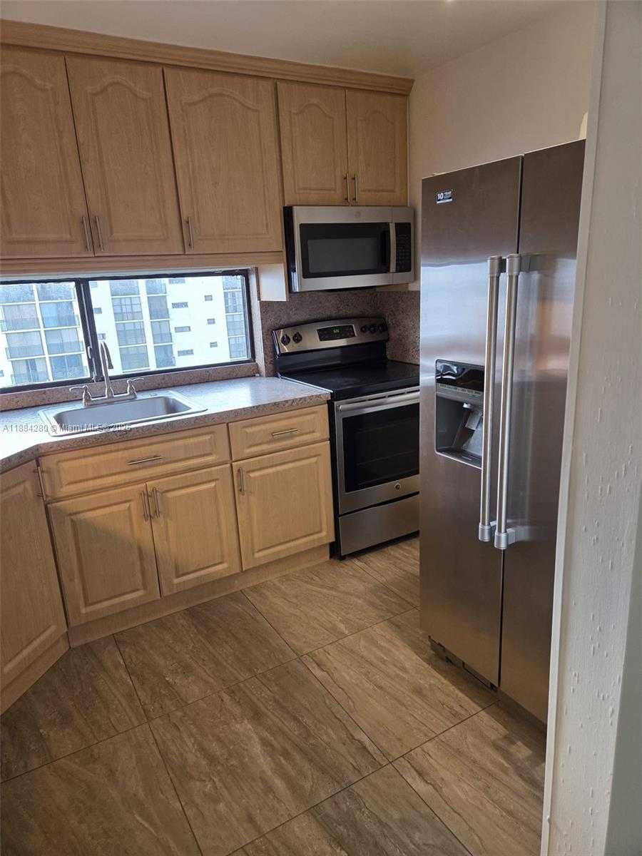 Small Image of 16919 NORTH BAY RD #1010, Sunny Isles Beach Number 25