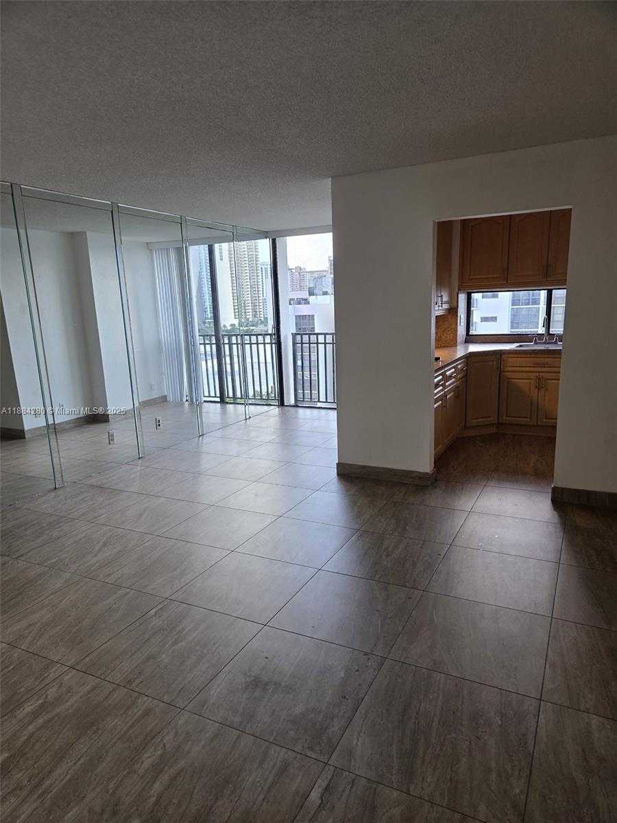 Small Image of 16919 NORTH BAY RD #1010, Sunny Isles Beach Number 26