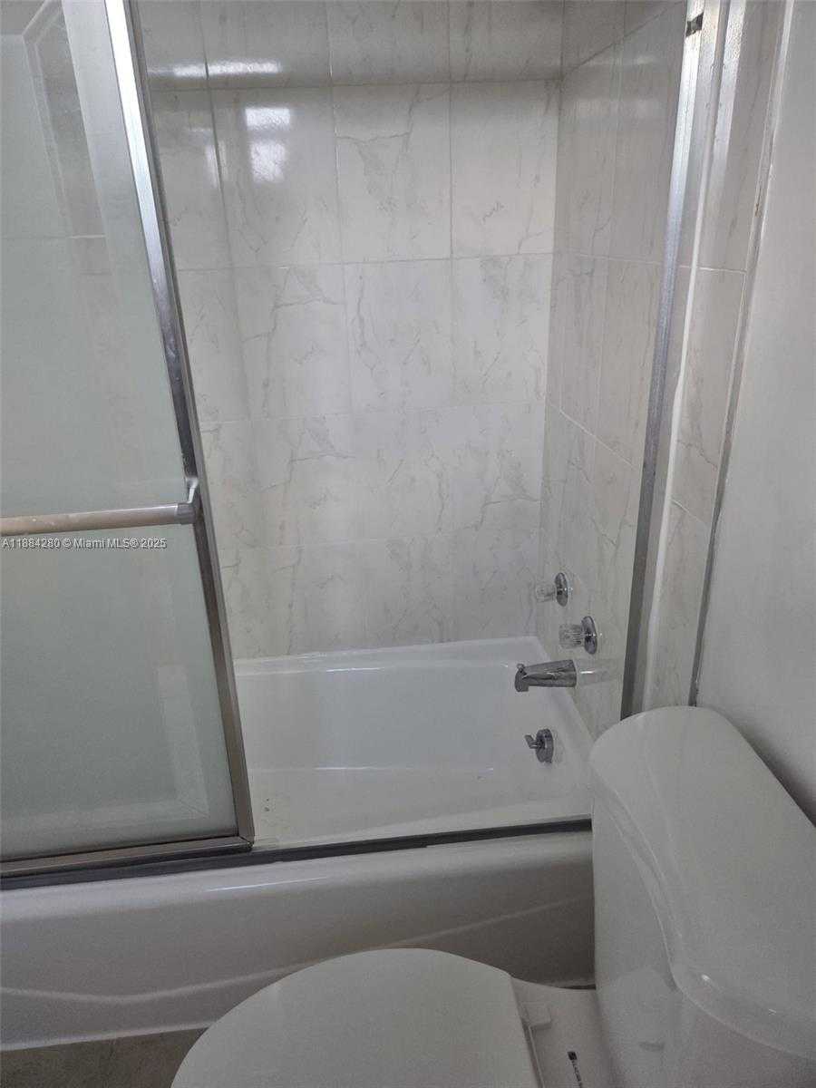 Small Image of 16919 NORTH BAY RD #1010, Sunny Isles Beach Number 28