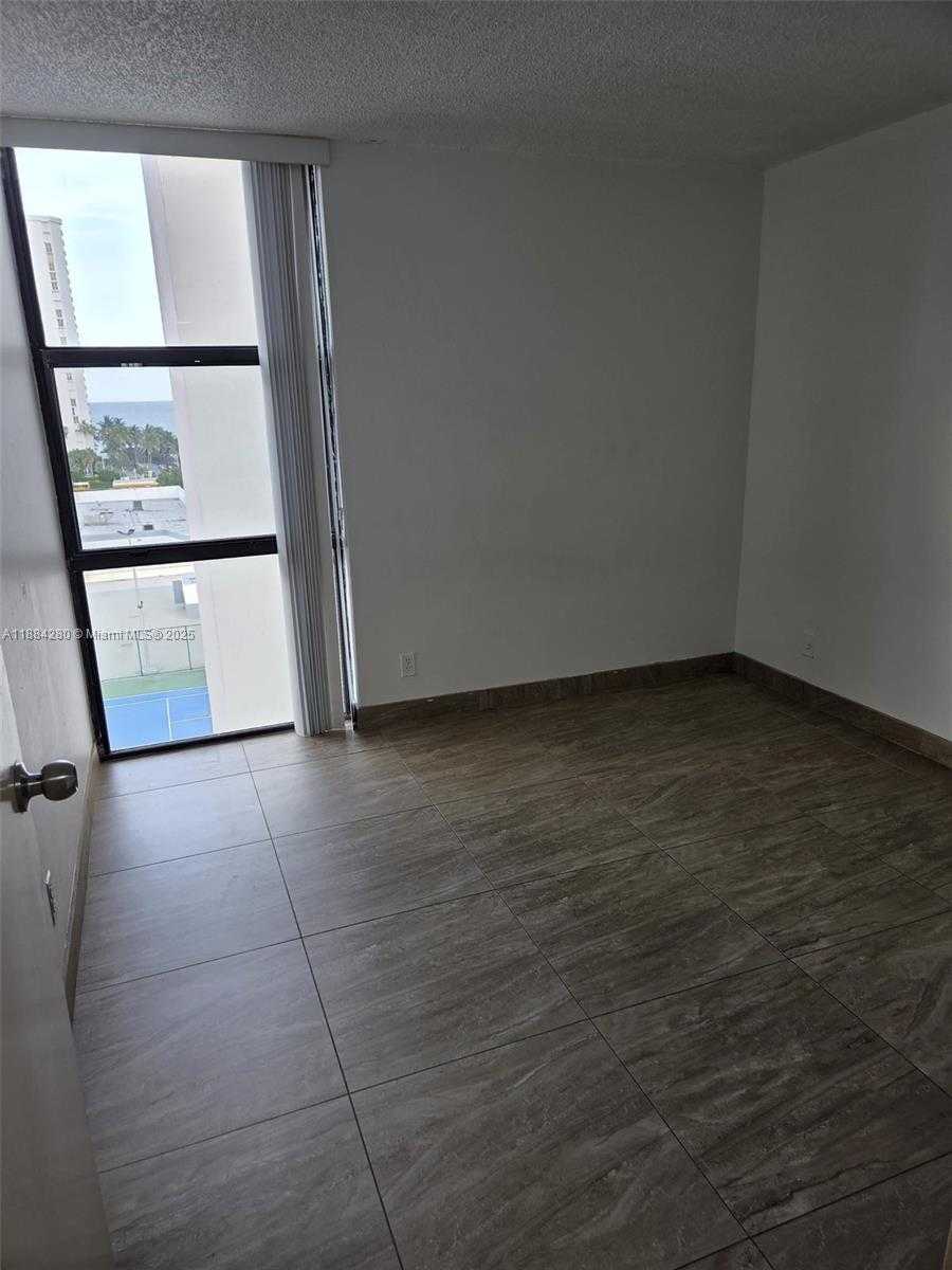 Small Image of 16919 NORTH BAY RD #1010, Sunny Isles Beach Number 33