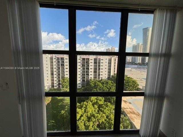 Small Image of 16919 NORTH BAY RD #1010, Sunny Isles Beach Number 35