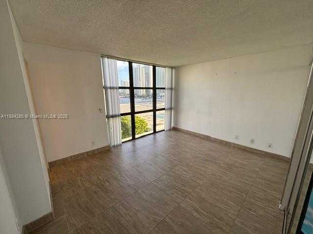 Small Image of 16919 NORTH BAY RD #1010, Sunny Isles Beach Number 37