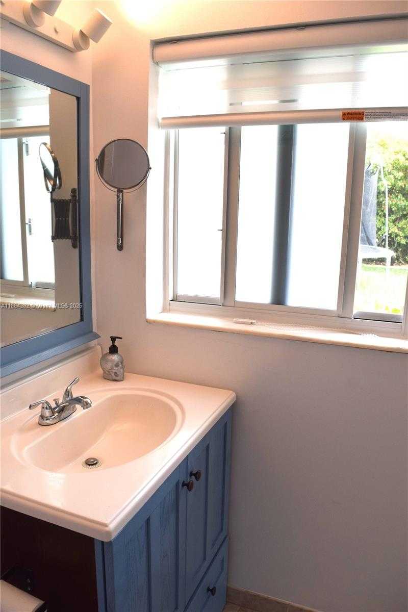 Small Image of 9355 SOUTH WEST 181ST ST, Palmetto Bay Number 26