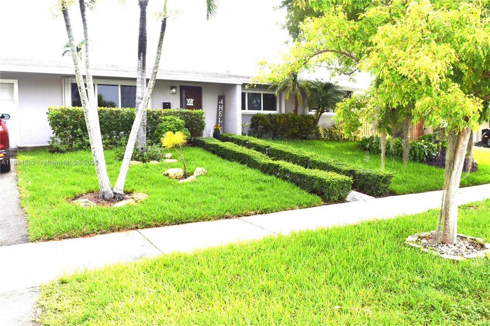 Small Image of 9355 SOUTH WEST 181ST ST, Palmetto Bay Number 43