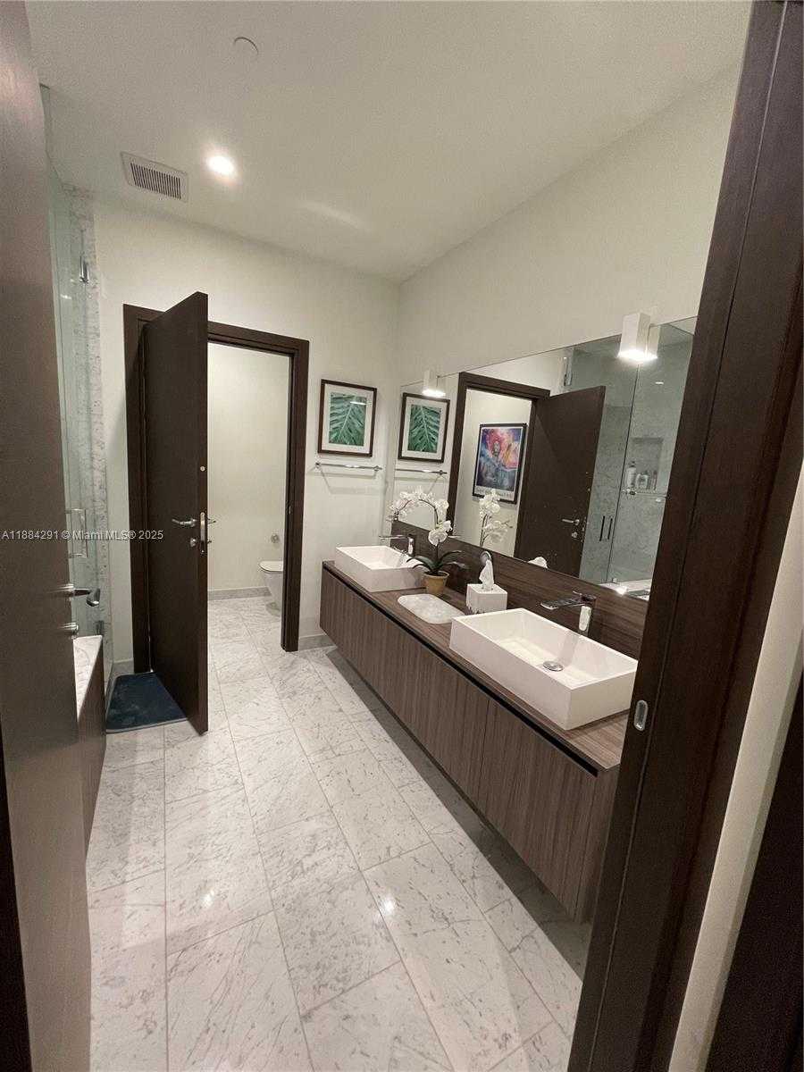 Small Image of 1000 BRICKELL PLZ #1811, Miami Number 12