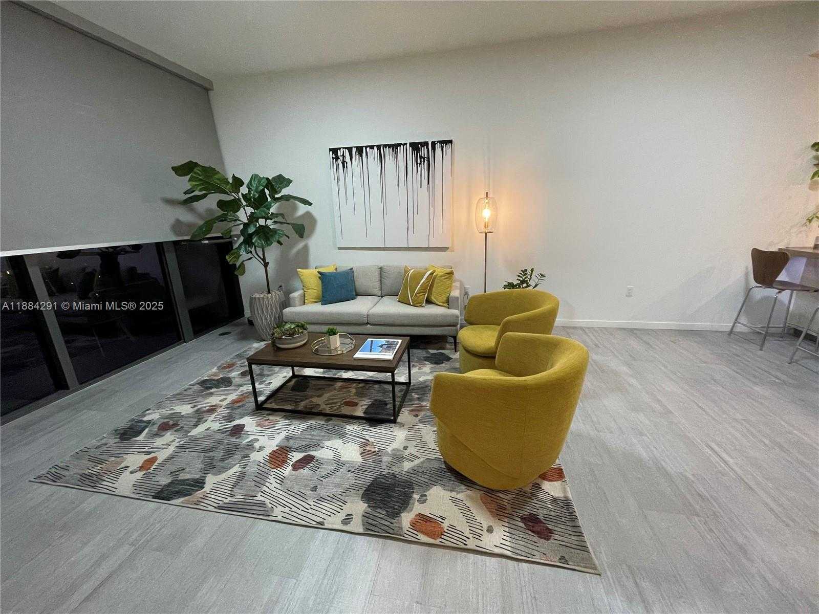 Small Image of 1000 BRICKELL PLZ #1811, Miami Number 2