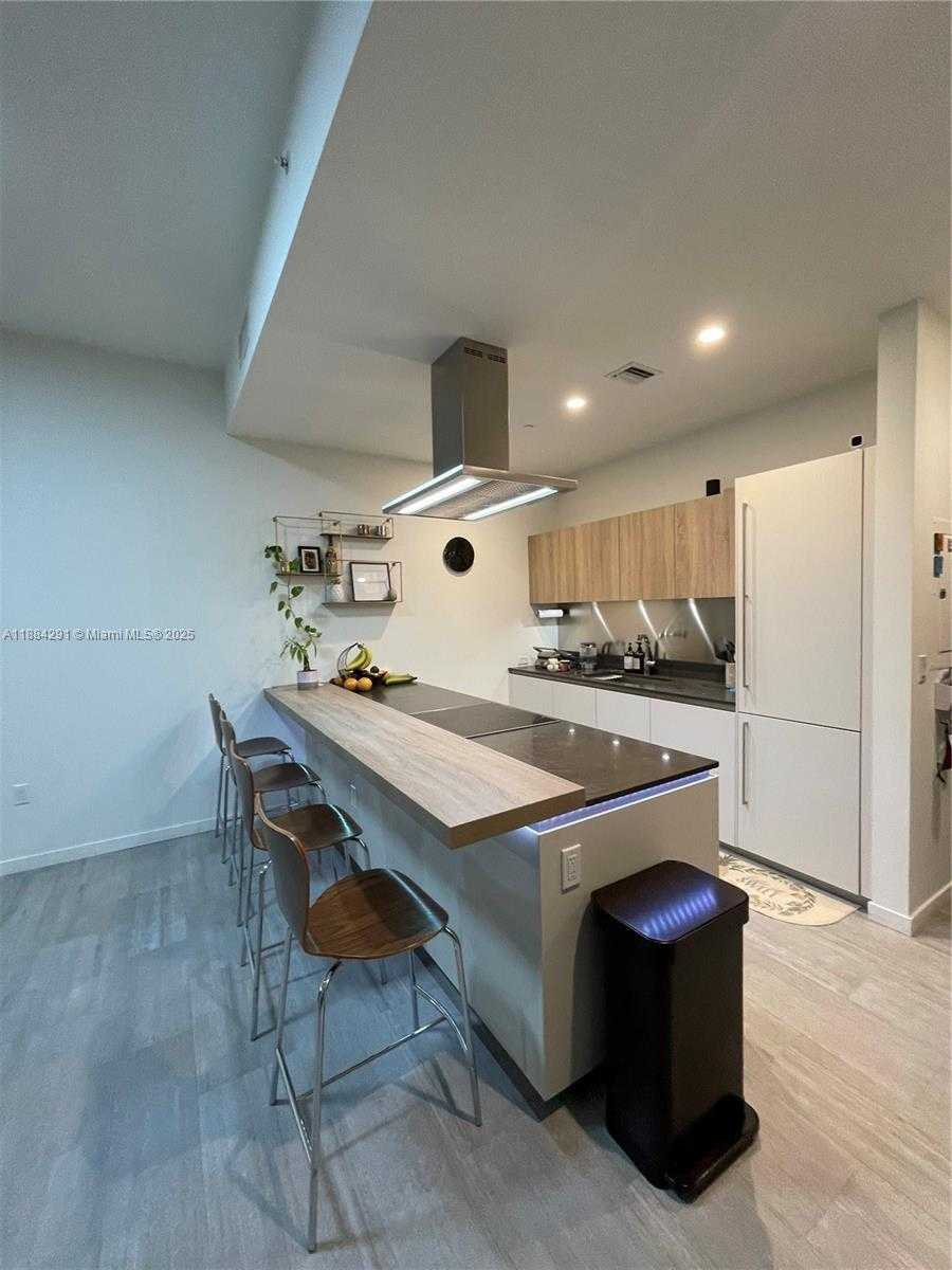 Small Image of 1000 BRICKELL PLZ #1811, Miami Number 5