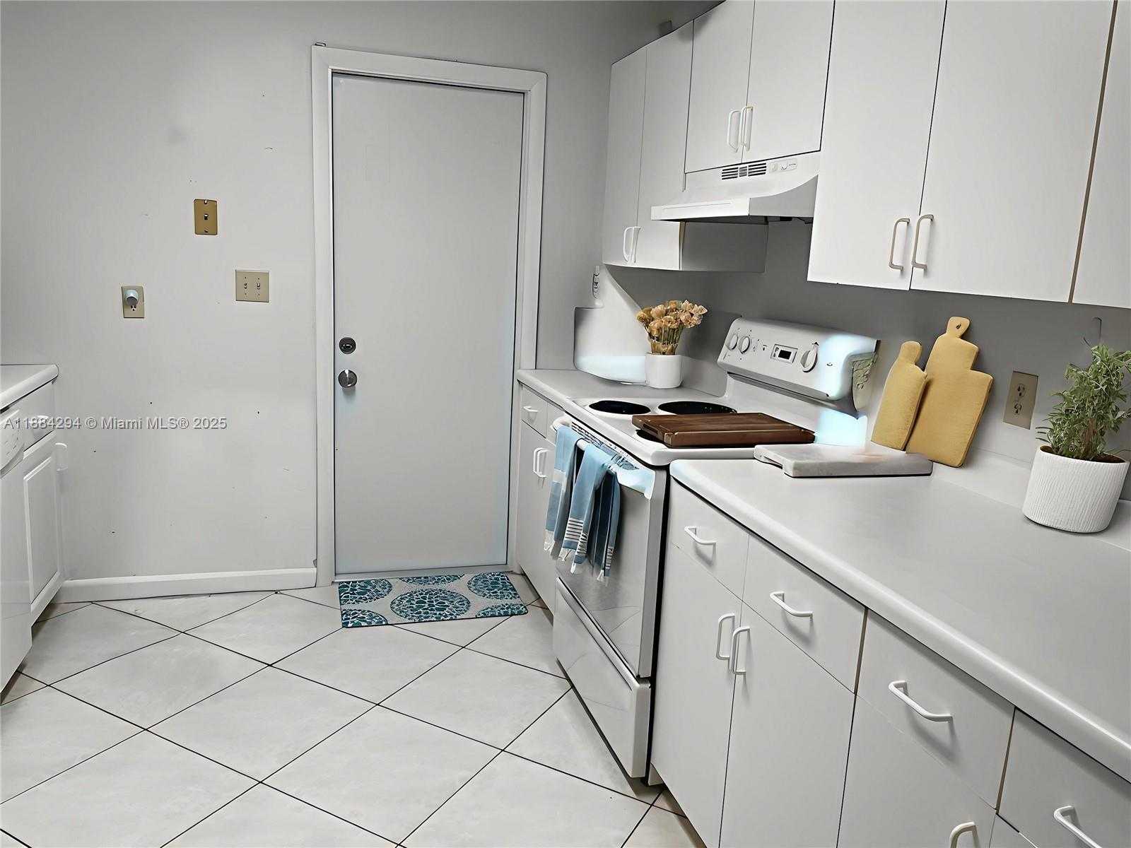 Small Image of 810 FINLEY CT #810, Hollywood Number 2
