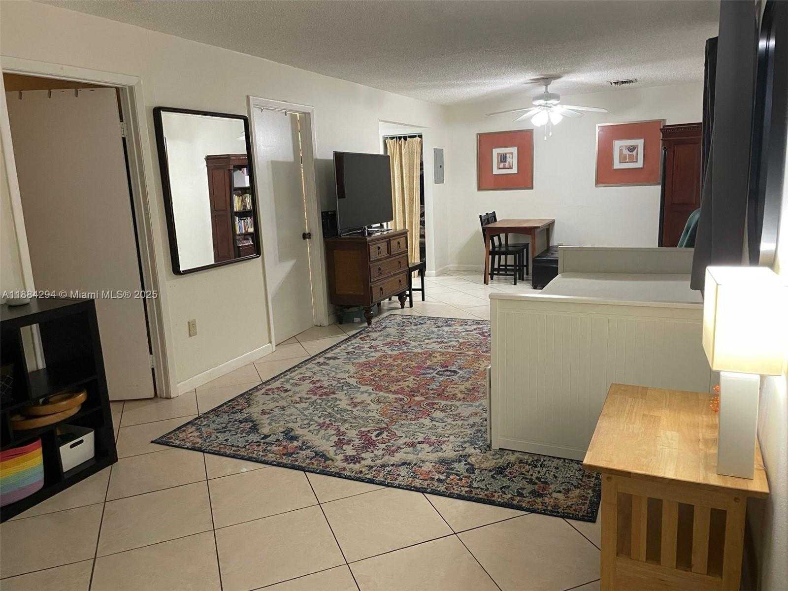 Small Image of 810 FINLEY CT #810, Hollywood Number 4