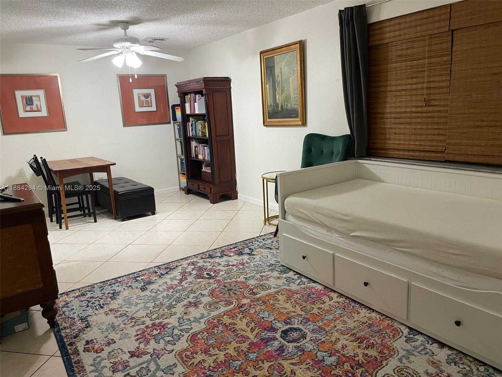 Small Image of 810 FINLEY CT #810, Hollywood Number 6