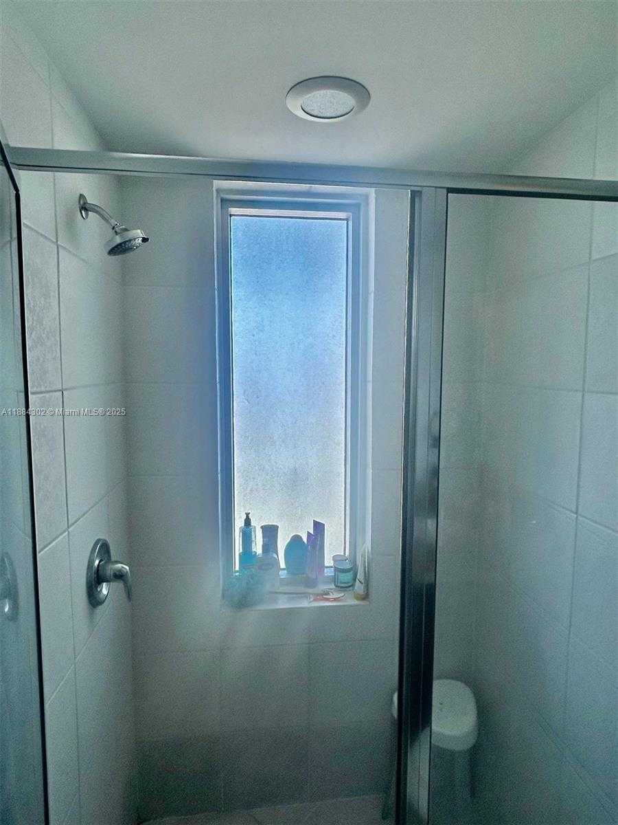 Small Image of 185 SOUTH WEST 7 ST #1802, Miami Number 23