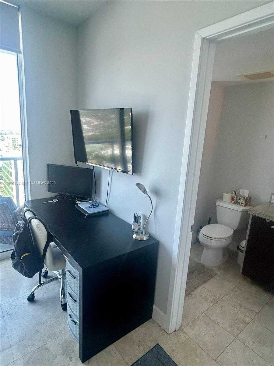 Small Image of 185 SOUTH WEST 7 ST #1802, Miami Number 24